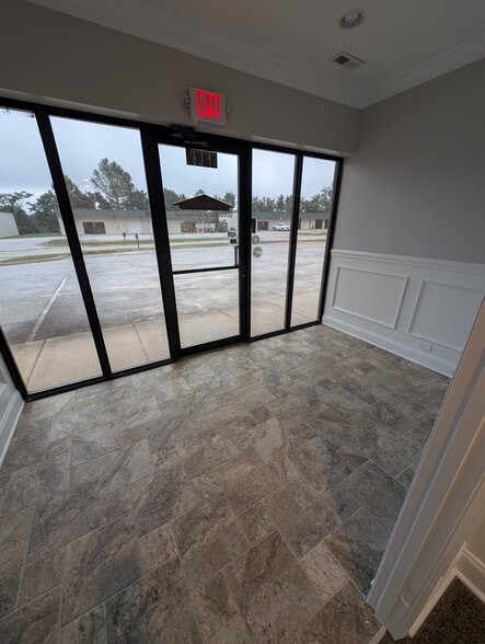 More Photos Of 1317 Cedar Lane Rd, Greenville Light Manufacturing For Lease