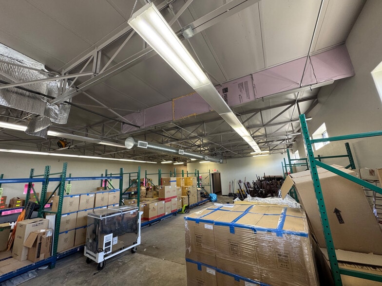 More Photos Of 1807 E Levee St, Dallas Showroom For Sale