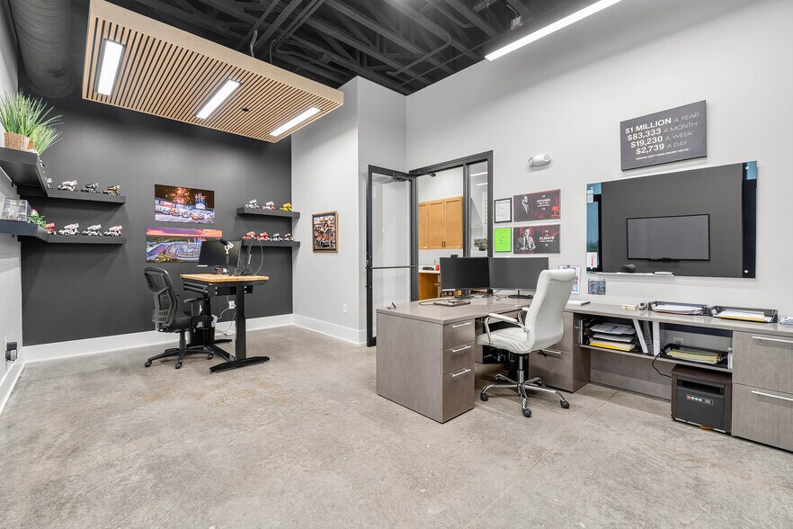 More Photos Of 3607 NE Otterview Cir, Ankeny Office For Sale