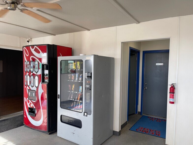 More Photos Of 505 E County Road 7300, Lubbock Trailer Camper Park For Sale