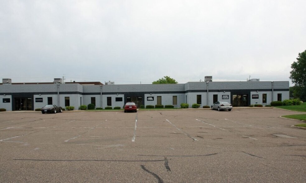 More Photos Of 6820-6848 Washington Ave S, Eden Prairie Showroom For Lease