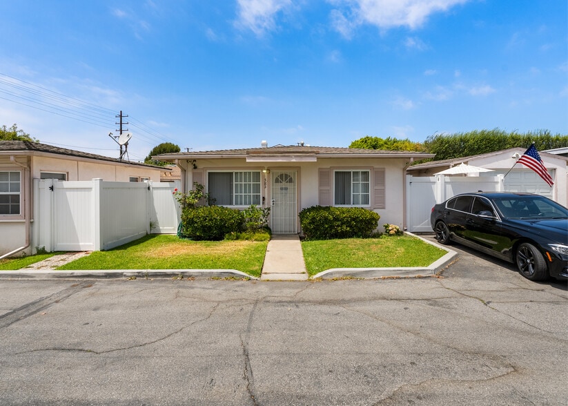 More Photos Of 384 E 16th St, Costa Mesa Apartments For Sale