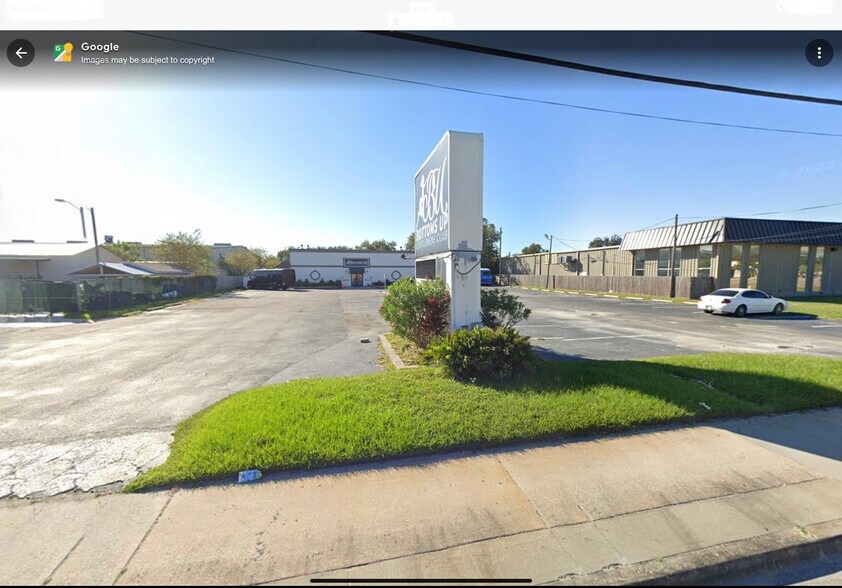 More Photos Of 8804 66th St N, Pinellas Park Bar For Sale