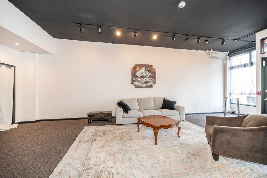 More Photos Of 2015 Madison rd, Cincinnati Storefront Retail Residential For Lease