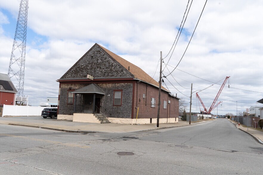 More Photos Of 418 S Front St, New Bedford Warehouse For Lease