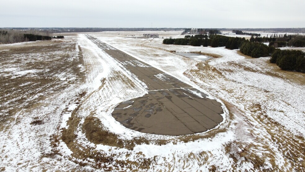 More Photos Of 24226 Lone Pine Rd, Hinckley Airport For Sale