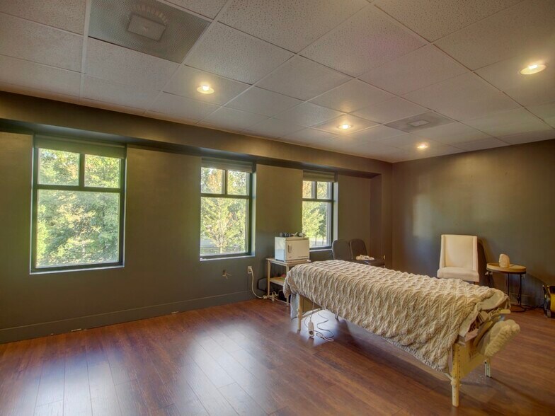 More Photos Of 1000 Van Buren Ave, Indian Trail Flex For Lease