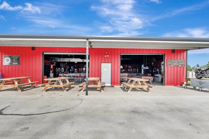 More Photos Of 23404 NW Zac Lentz Pky, Victoria General Retail For Sale