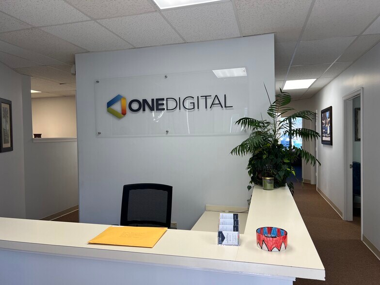 More Photos Of 1060-1064 Laskin Rd, Virginia Beach Office For Sale