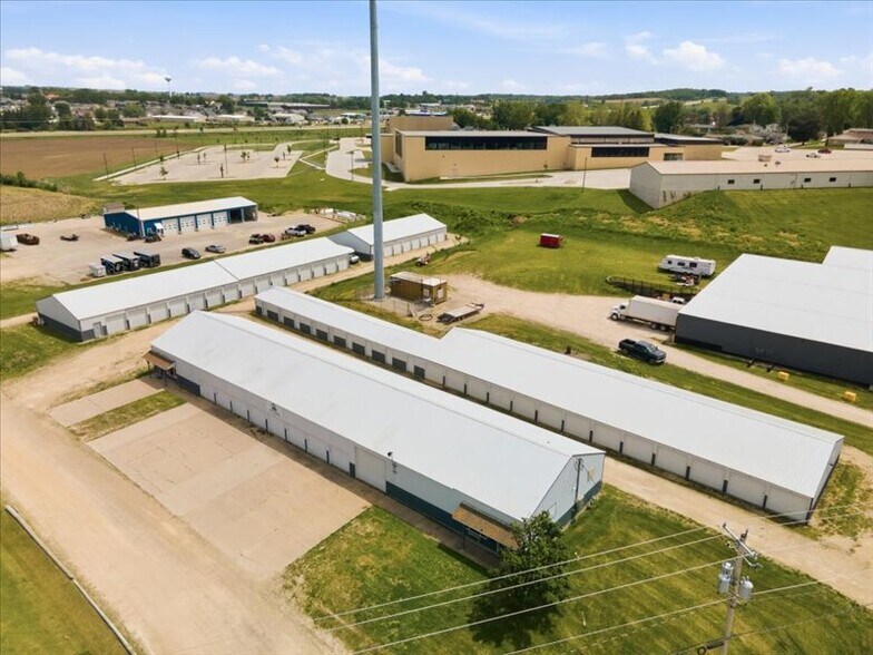 More Photos Of 301 Old Dubuque Rd, Anamosa Warehouse For Sale