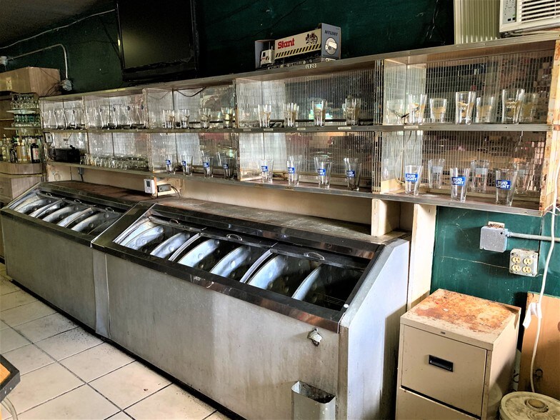 More Photos Of 917 Western Ave, Connersville Bar For Sale