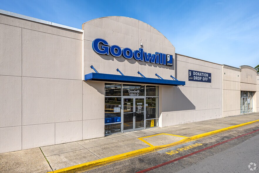 More Photos Of 10511 Diberville Blvd, D'Iberville Unknown For Lease