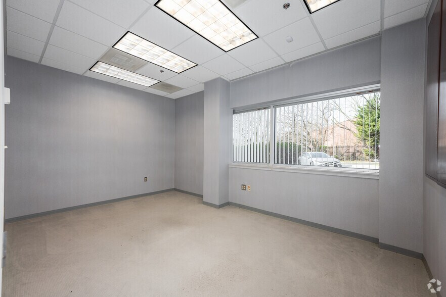 More Photos Of 6411 Beckley St, Baltimore Research And Development For Lease