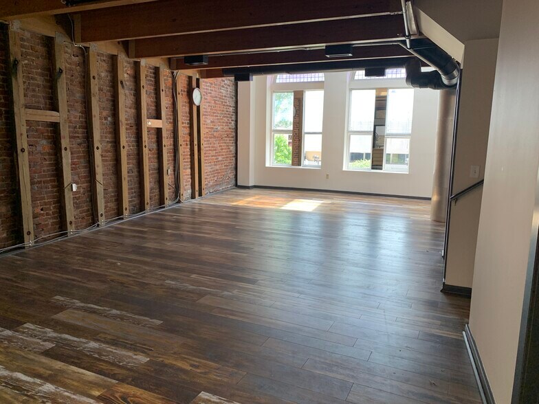More Photos Of 45 W Bay St, Jacksonville Loft Creative Space For Lease