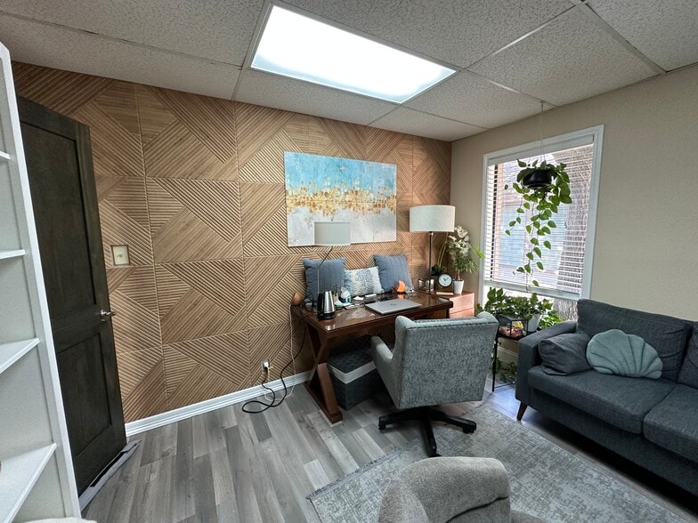 More Photos Of 12343 Hymeadow Dr, Austin Office Residential For Sale