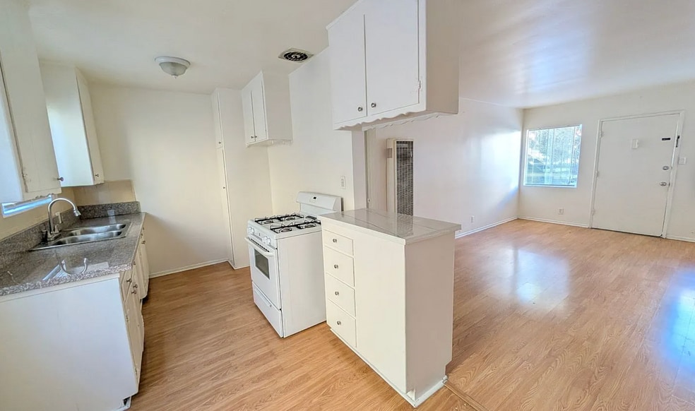More Photos Of 7047 Fulton Ave, North Hollywood Apartments For Sale