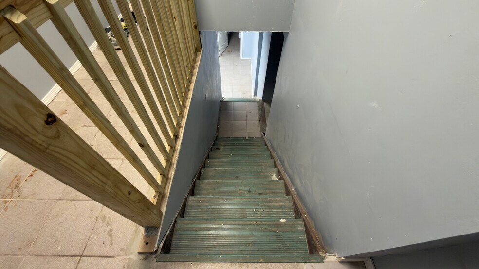 More Photos Of 2800 Delano St, Pensacola Warehouse For Lease
