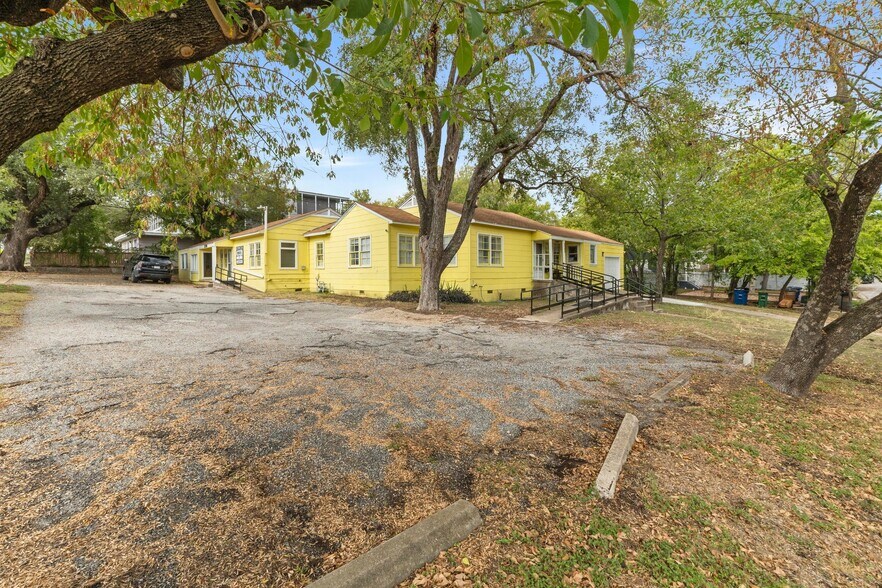 More Photos Of 2710 Manor Rd, Austin Office For Sale