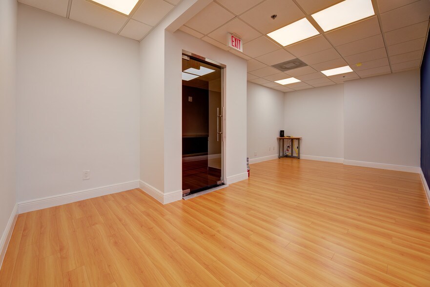 More Photos Of 550 Biltmore Way, Coral Gables Office For Lease