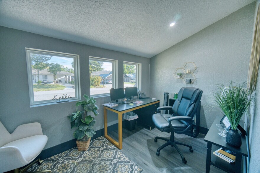 More Photos Of 141-143 Avenue E SW, Winter Haven Office Residential For Lease