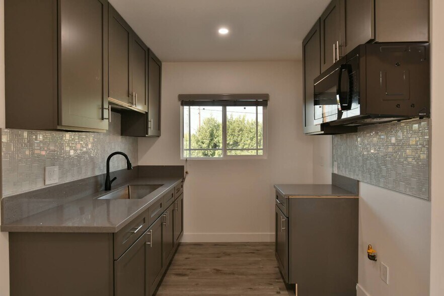 More Photos Of 6221 Corona Ave, Bell Apartments For Sale