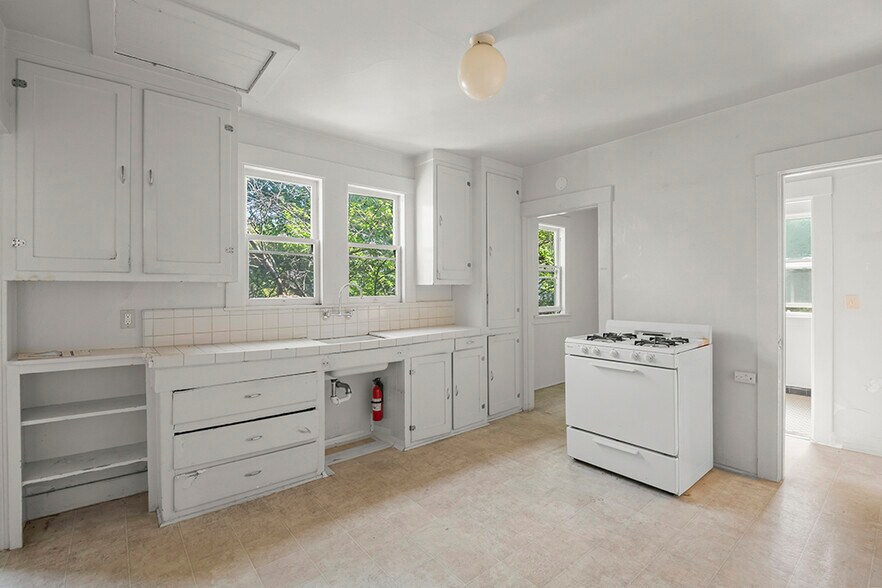 More Photos Of 322 Athol Ave, Oakland Multifamily For Sale