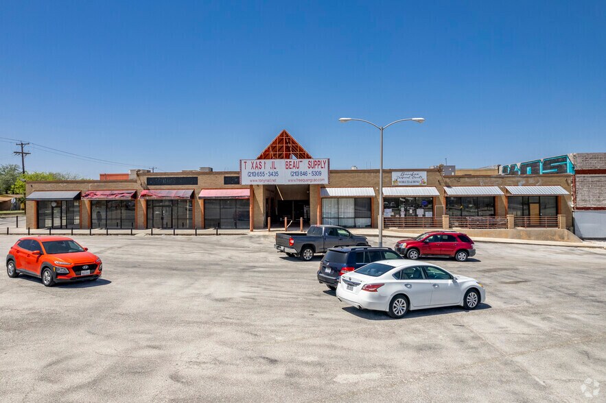 More Photos Of 4475-4485 Walzem Rd, San Antonio Showroom For Sale