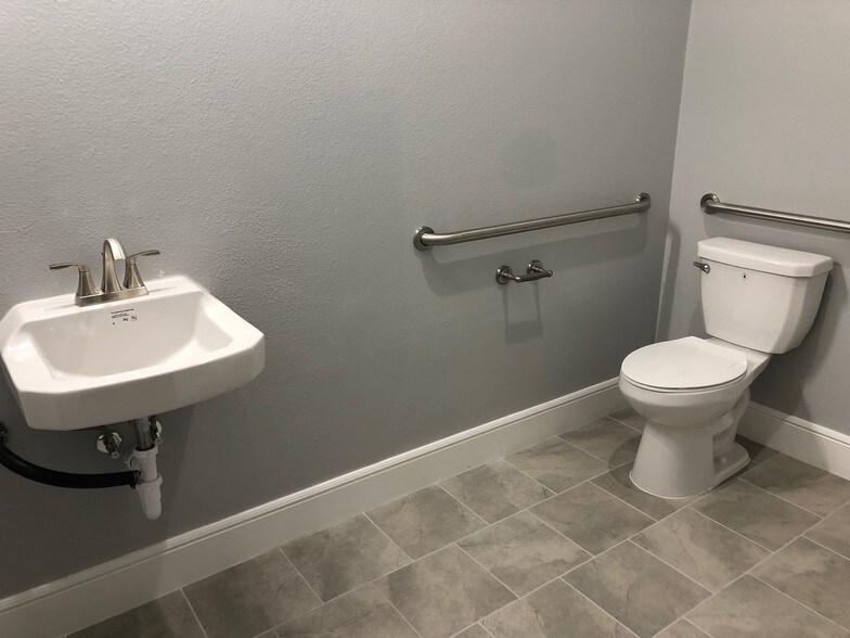 More Photos Of 18510 Green Land Way, Houston Medical For Lease