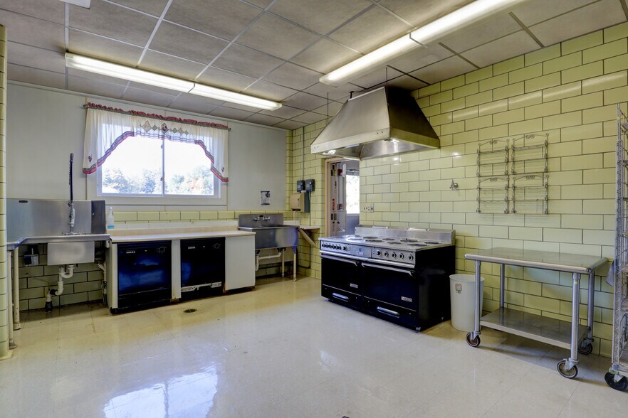 More Photos Of 4960 Hill Rd, Kennedy Schools For Lease