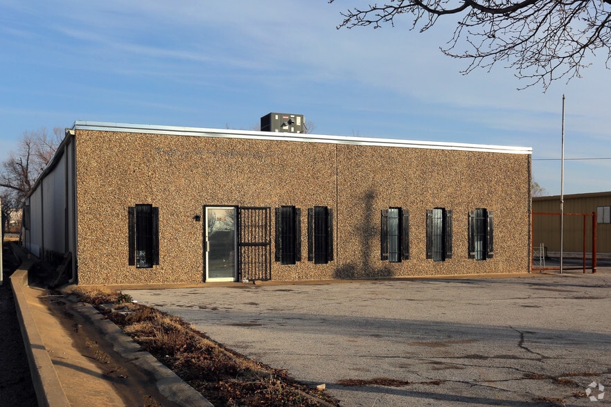 More Photos Of 1112 E Memphis St, Broken Arrow Service For Lease