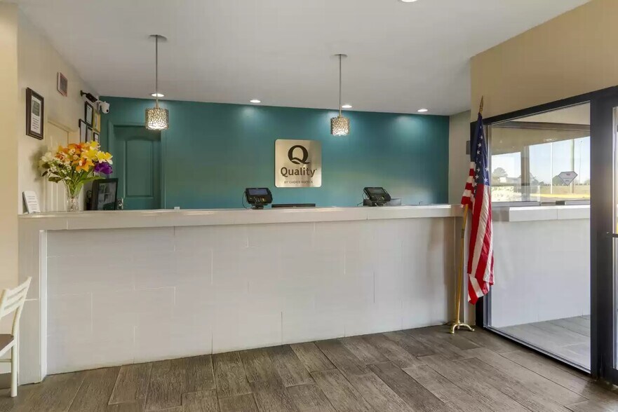 More Photos Of 820 Shoney's Dr, Ashburn Hotel For Sale