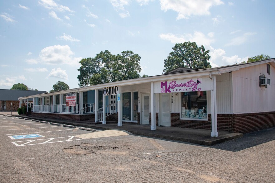 More Photos Of 1723-1755 Main St, Southaven Storefront Retail Office For Sale