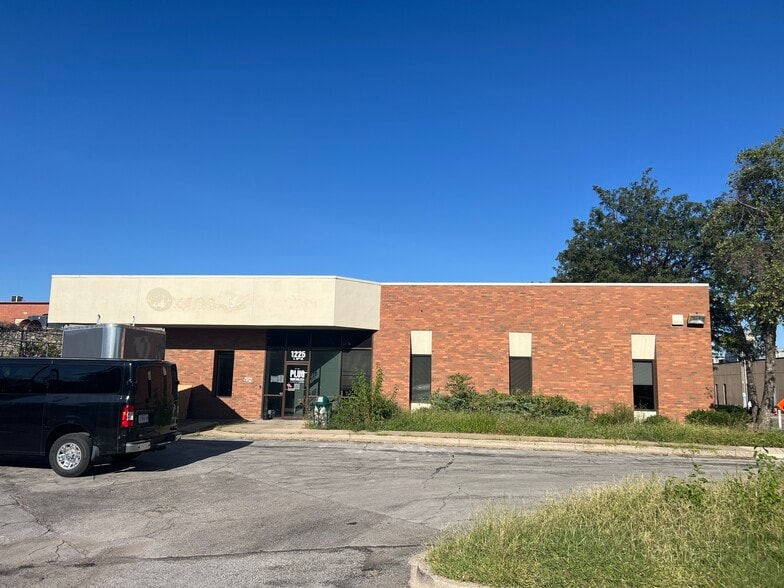 More Photos Of 1225-1301 E 18th St, Kansas City Warehouse For Sale