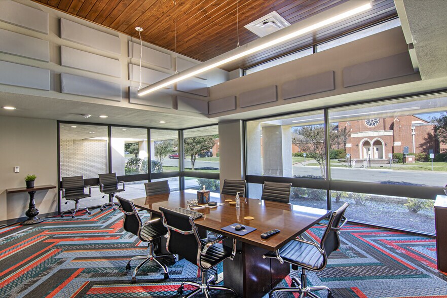 More Photos Of 303 W Calhoun Ave, Temple Office For Sale