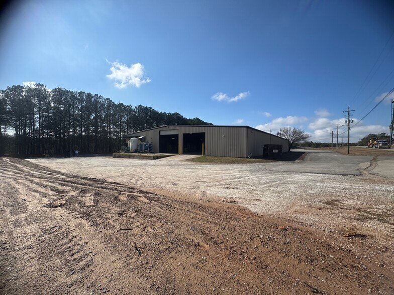 More Photos Of 93 Pioneer Industrial Blvd, Jasper Warehouse For Lease