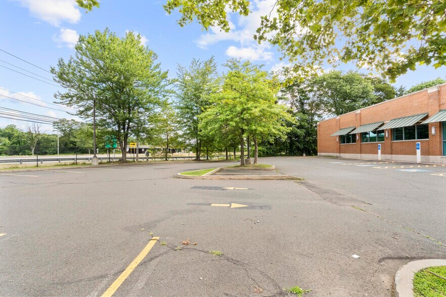 More Photos Of 1083 Boston Post Rd, Milford Drugstore For Lease