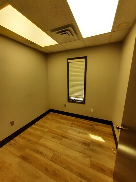 More Photos Of 4607 Wyland Dr, Elkhart Warehouse For Lease
