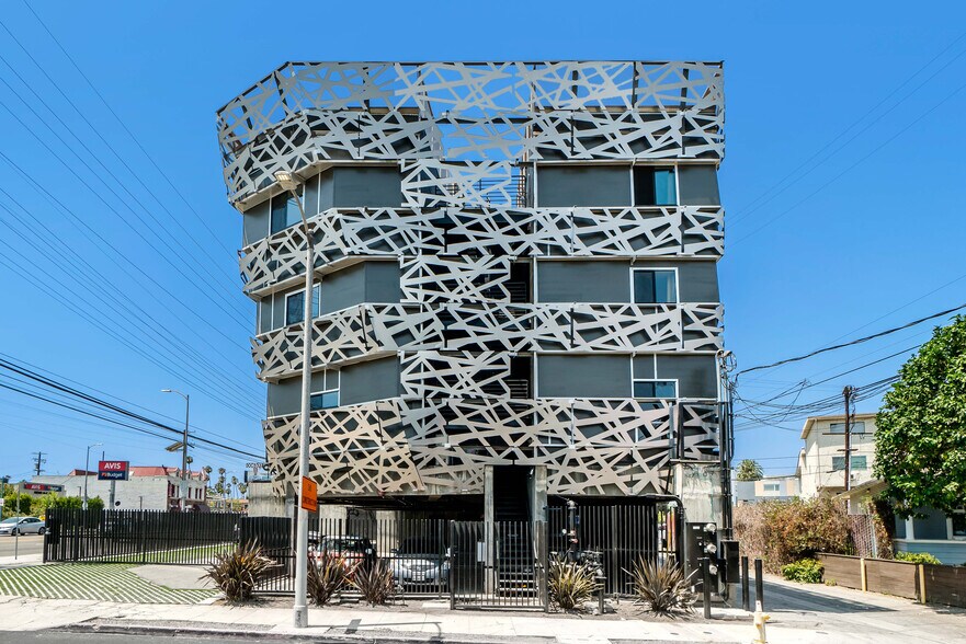 More Photos Of 2434 Lincoln Blvd, Venice Loft Creative Space For Lease