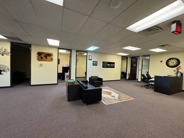 More Photos Of 1303 W Walnut Hill Ln, Irving Office For Lease