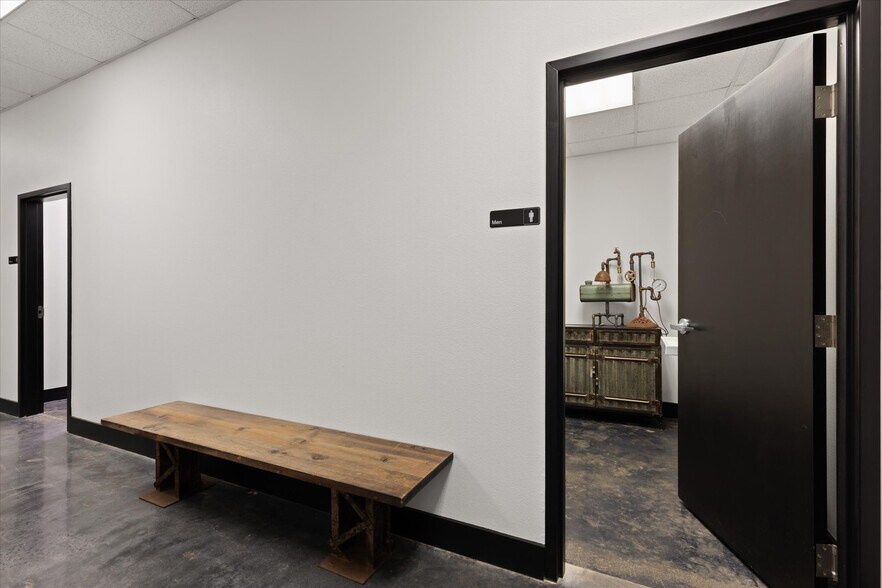 More Photos Of 501 N 3rd St, Longview Office For Sale