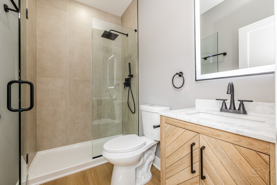 More Photos Of 3018 Polk st, Chicago Apartments For Sale