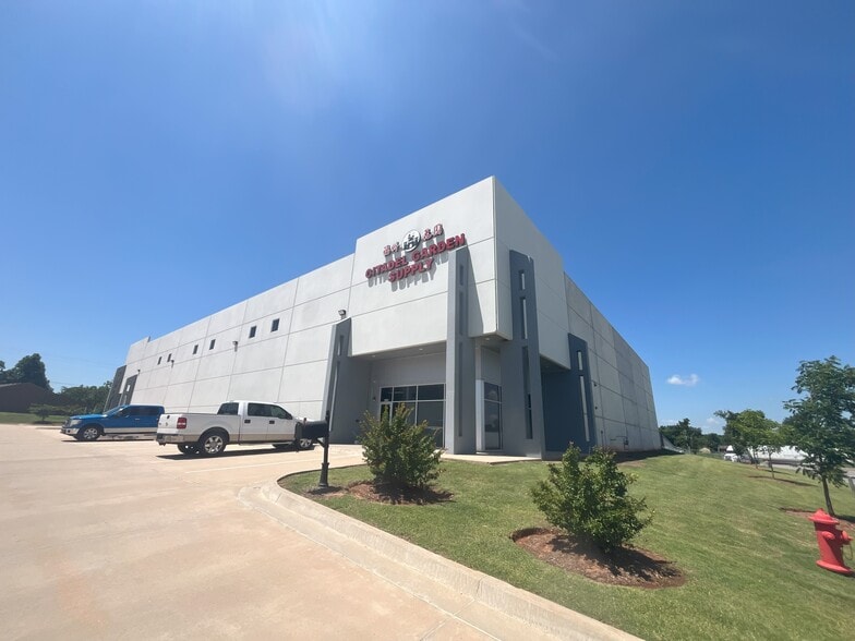 More Photos Of 4700 SW 25th Cir, Oklahoma City Warehouse For Lease