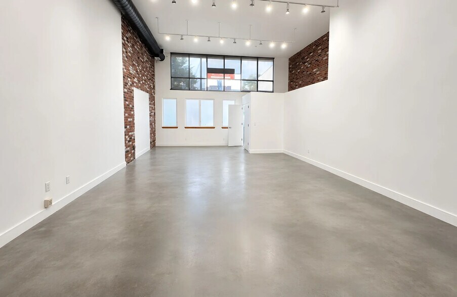 More Photos Of 243-247 Boerum St, Brooklyn Loft Creative Space For Lease