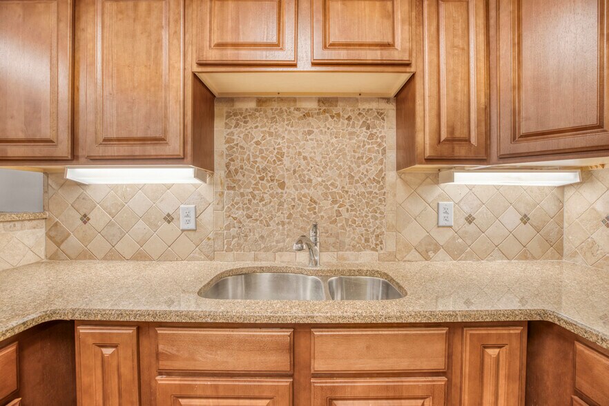 More Photos Of 5238 Evers Rd, San Antonio Warehouse For Sale