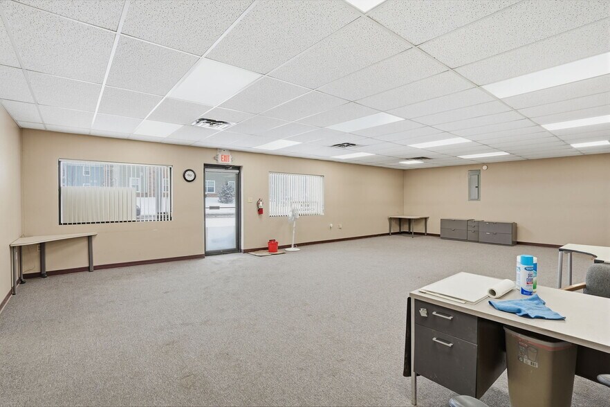 More Photos Of 237 Curtis St, Delaware Warehouse For Sale