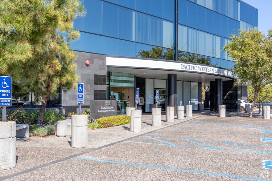 More Photos Of 900 Canterbury Pl, Escondido Office For Lease