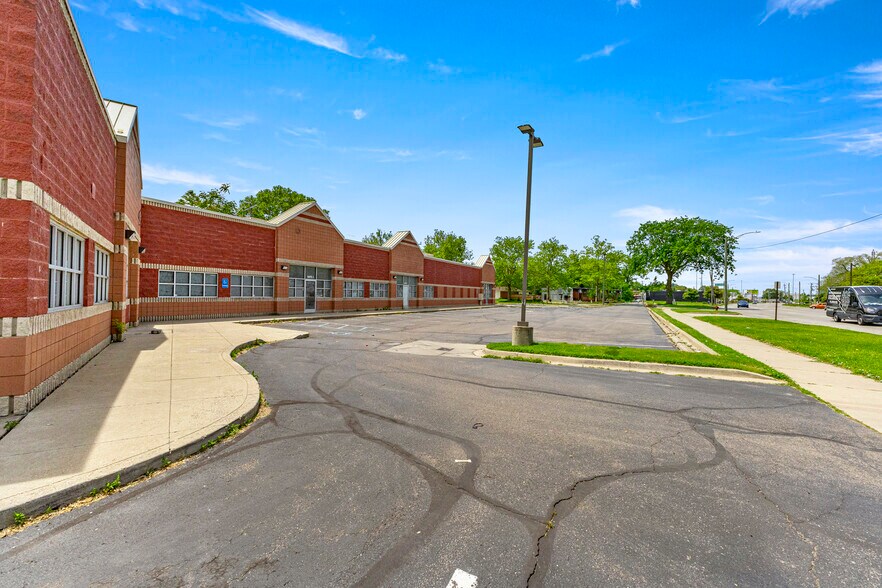 More Photos Of 2300 S Schaefer Hwy, Detroit Storefront For Sale