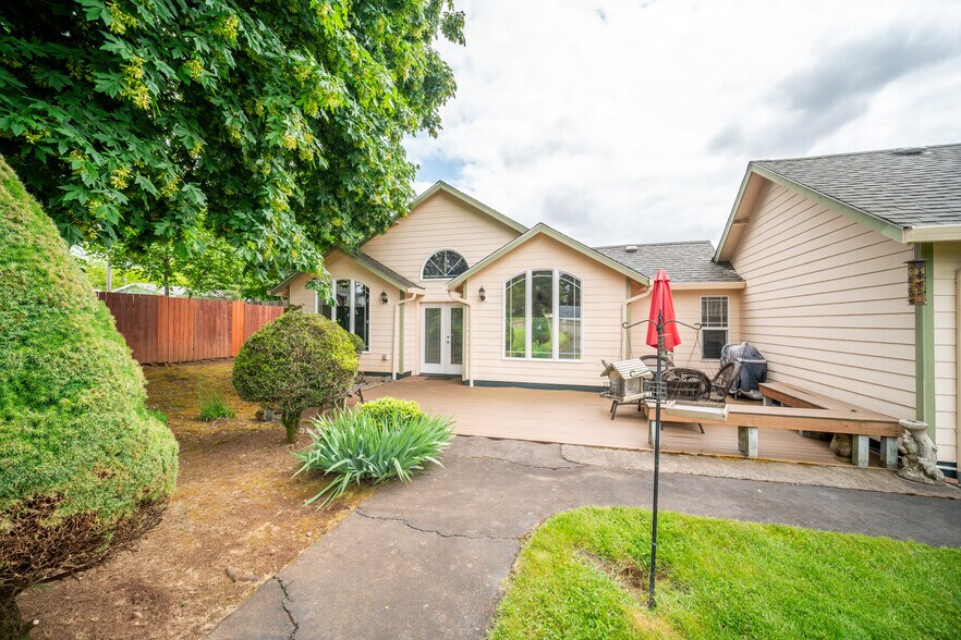 More Photos Of 14547 Thayer Rd, Oregon City Congregate Senior Housing For Sale