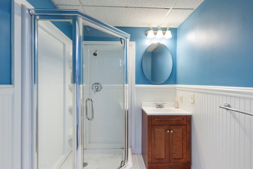 More Photos Of 19-25 Main St, Hartford Office Residential For Sale