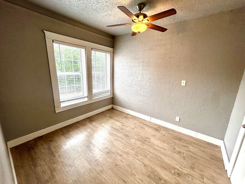 More Photos Of 1409 W Woodlawn Ave, San Antonio Apartments For Sale